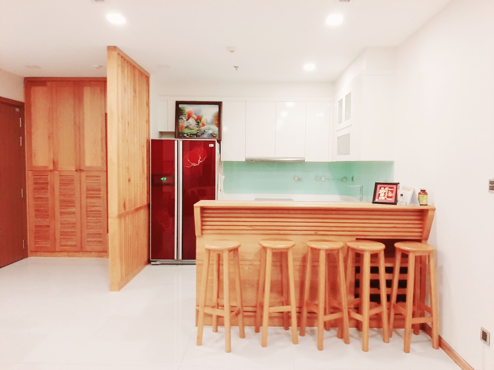 Spacious Modern 4-bed 140sqm Vinhomes Apartment