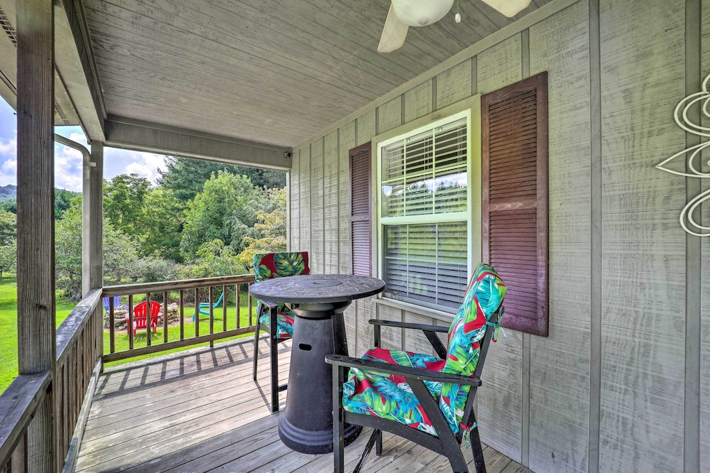 Deep Gap Cottage w/ Fire Pits - Hike & Ski! view 4