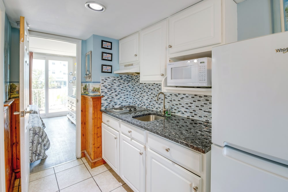 Walk to Wildwood Boardwalk: Family-friendly Condo!