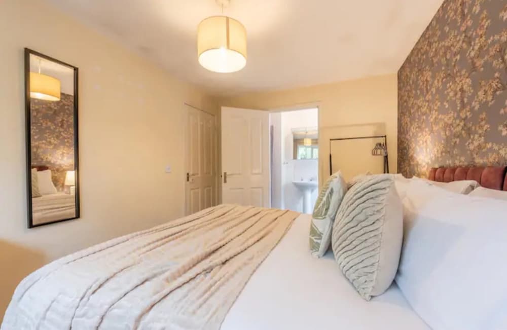 Charming Whitehurst Drive Nest in Manchester