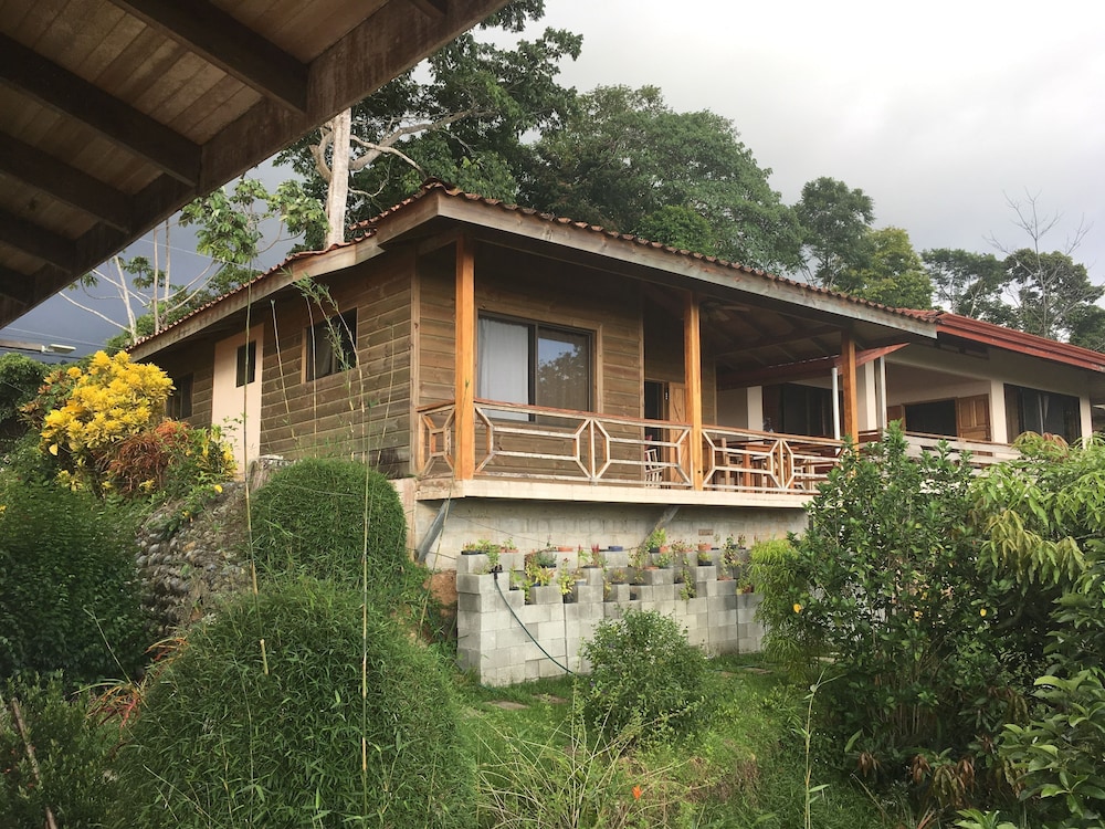 Many's House - La Joya De Ballena