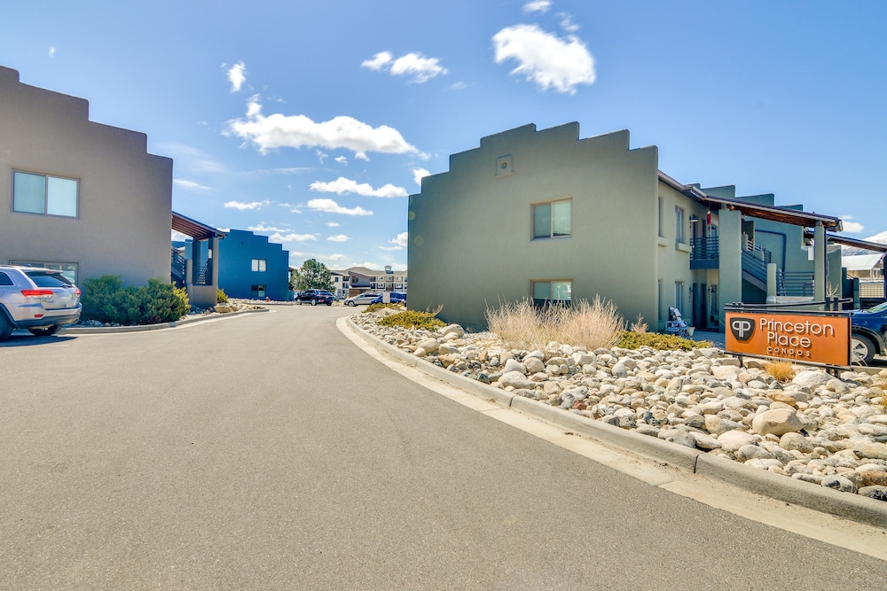 Buena Vista Condo ~ 11 Mi to Cottonwood Lake!