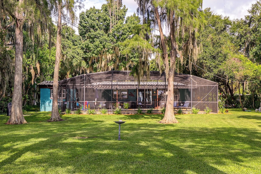 Lakefront Home w/ Hot Tub & Dock in Orlando!
