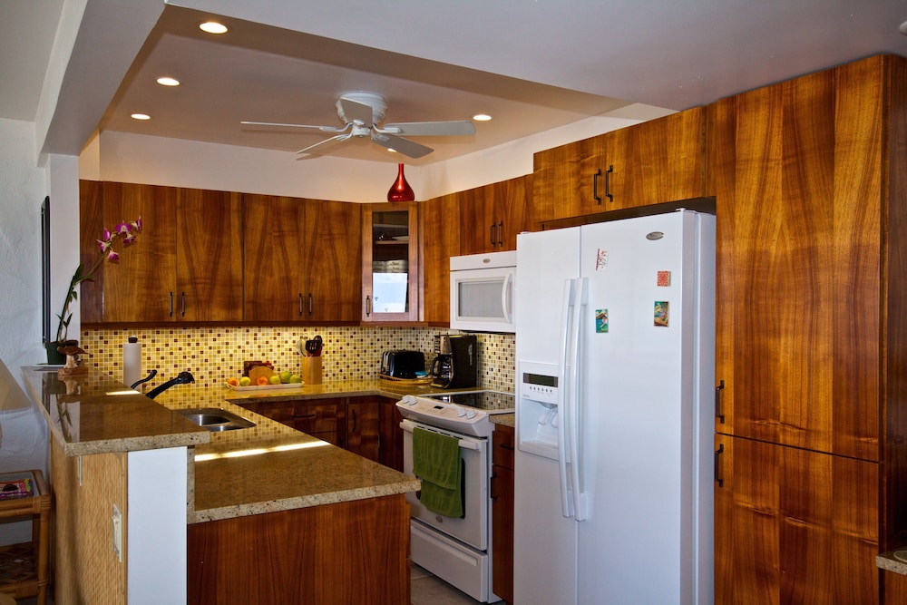 Almost Ocean Front - Beautiful Woodwork - Top Floor - Vrkcv