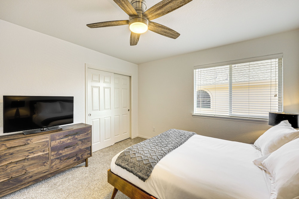 5 Mi to Randolph Afb: Spacious Cibolo Haven!
