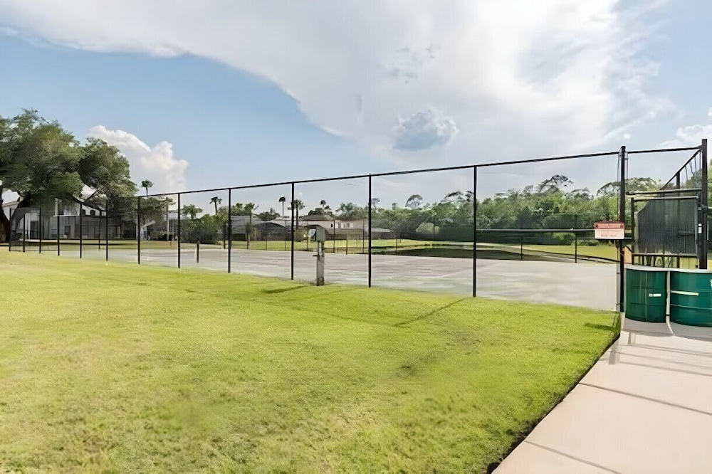 Cozy 4BR Villa w/ Priv Pool Lake Berkley Resort