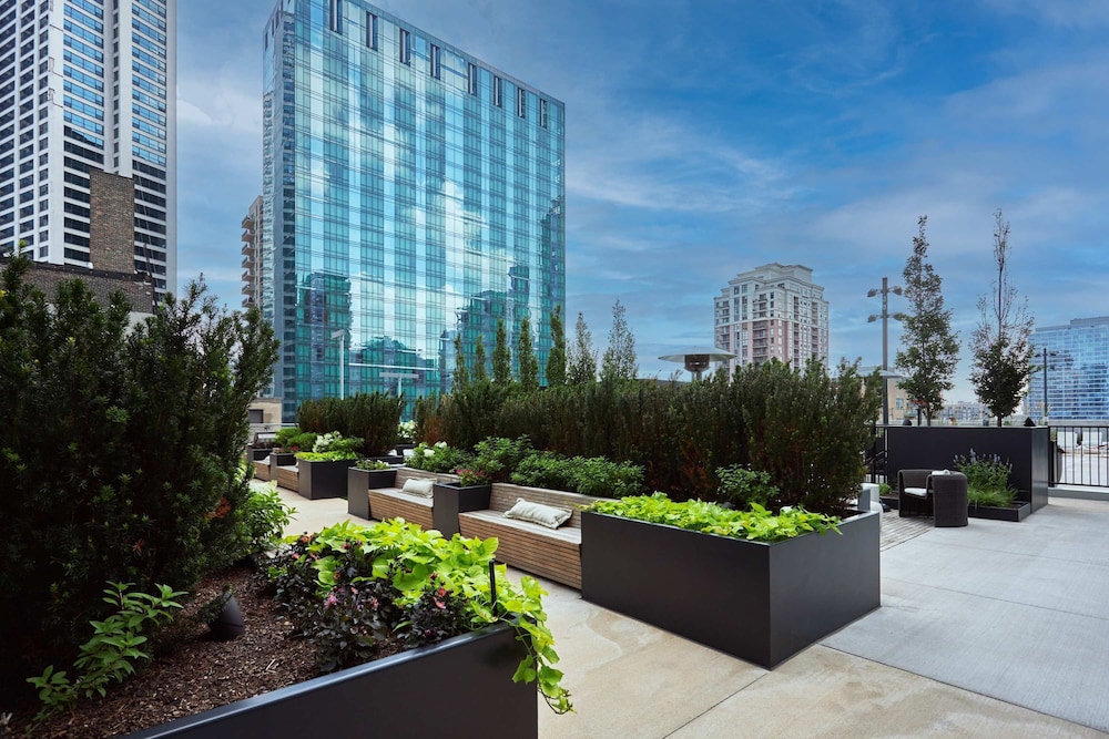Sky-high Living Lake Views Elite Experience