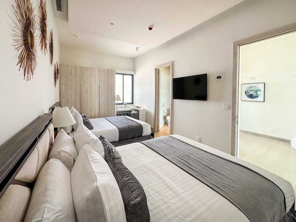 Sandy Beach 2BR Beachfront Getaway