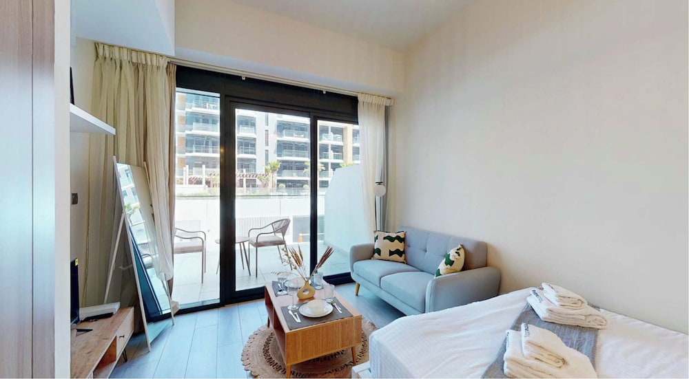 PVH - Cozy Studio in Azizi Riviera