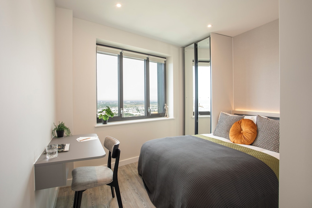 StayCozy at Enclave Croydon