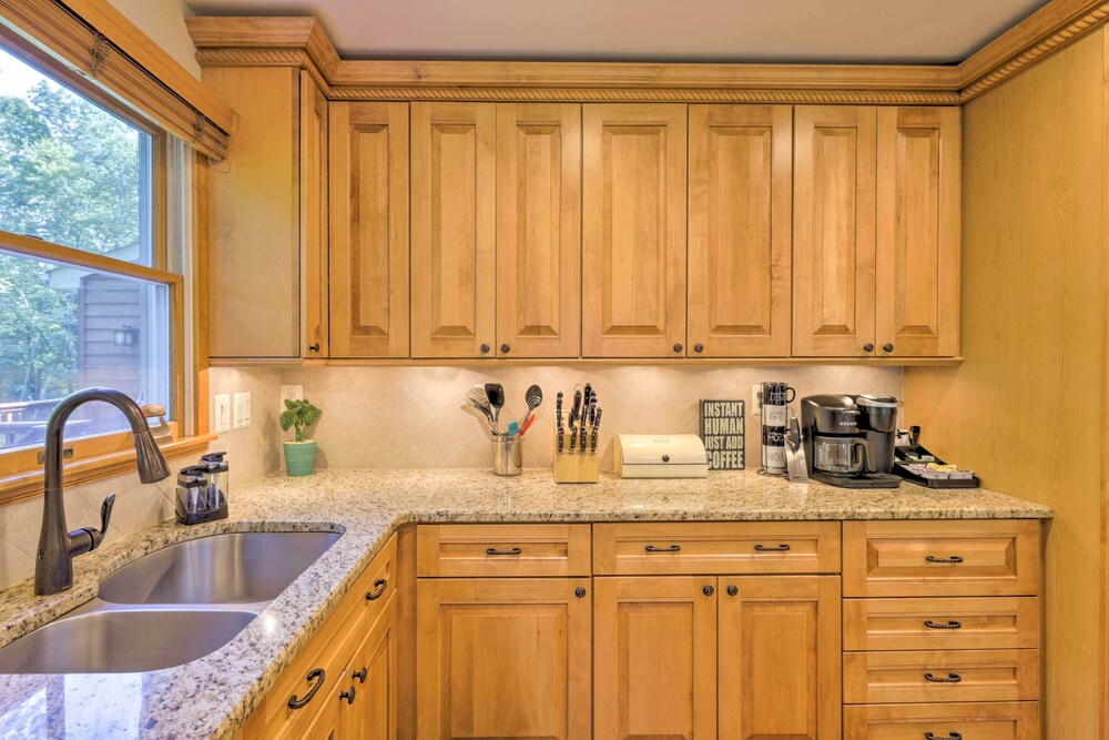 Secluded Leesburg Retreat w/ Private Hot Tub! view 5