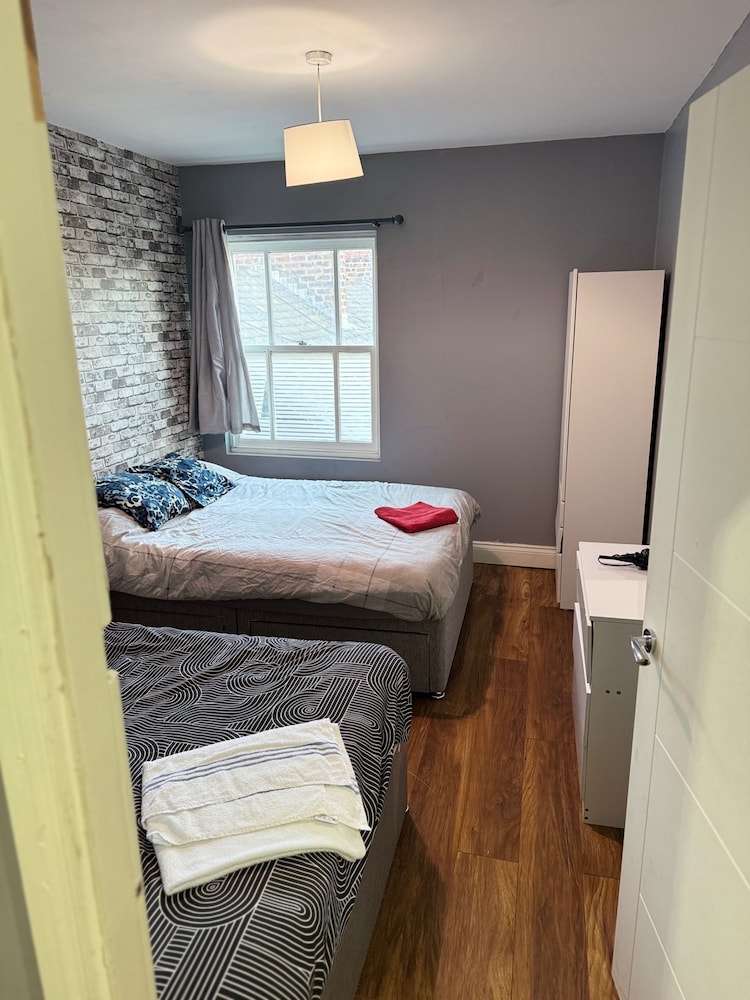 Westgate Haven - Spacious 4 Bedroom Apartment