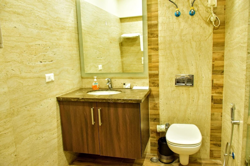 When In Gurgaon - Service Apartments, Next to Artemis Hospital view 4