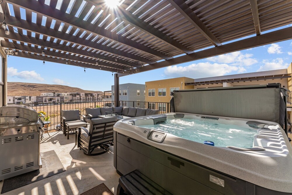 Red Rock Lagoon 3 Bedroom Condo