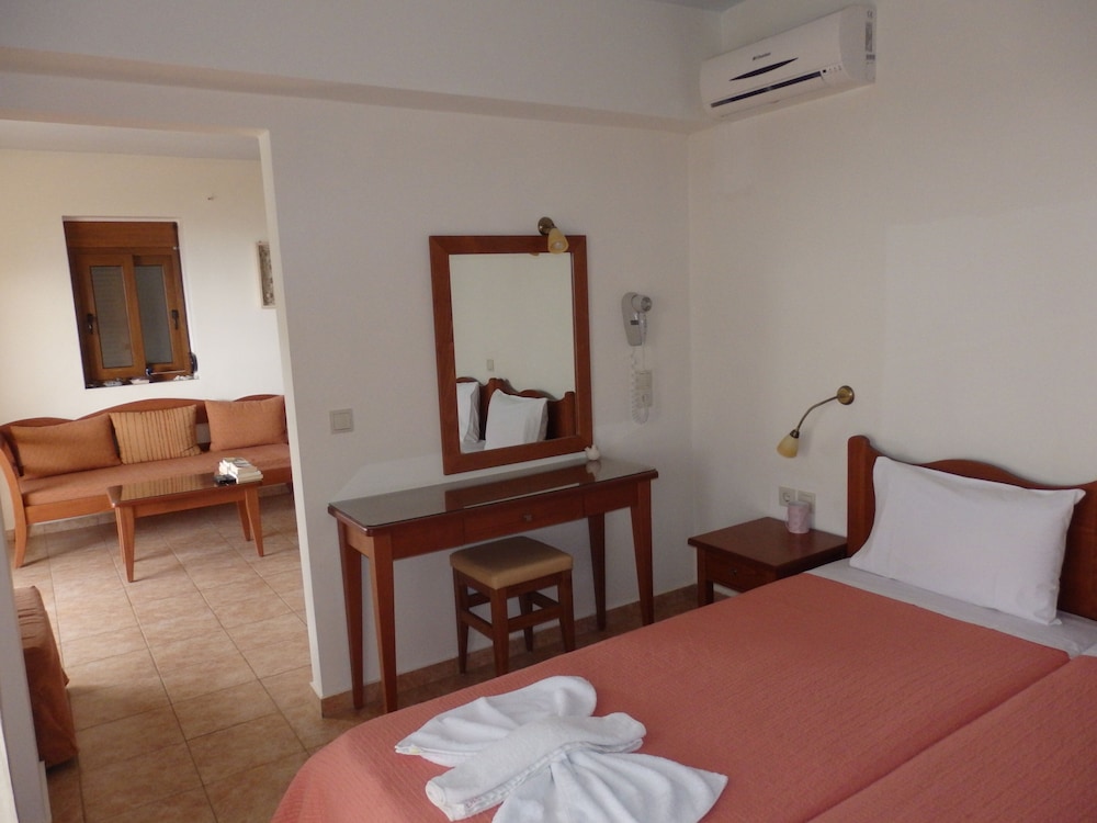 Ravdoucha Beach Studios view 3