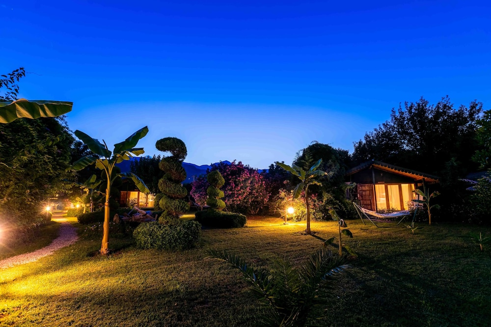 Etenna Beach Bungalows - Image 49