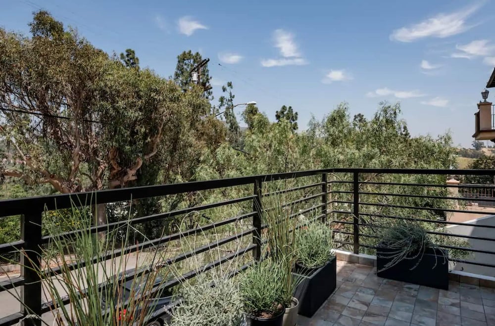 Hollywood Hills Heatpool BBQ Prime Location