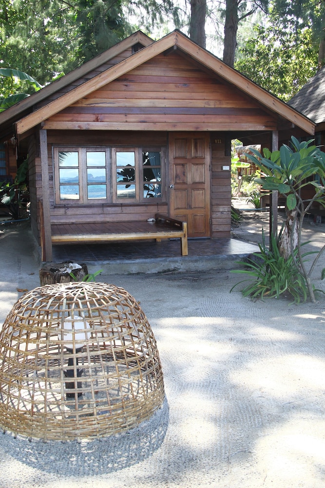 Lipe Beach Resort