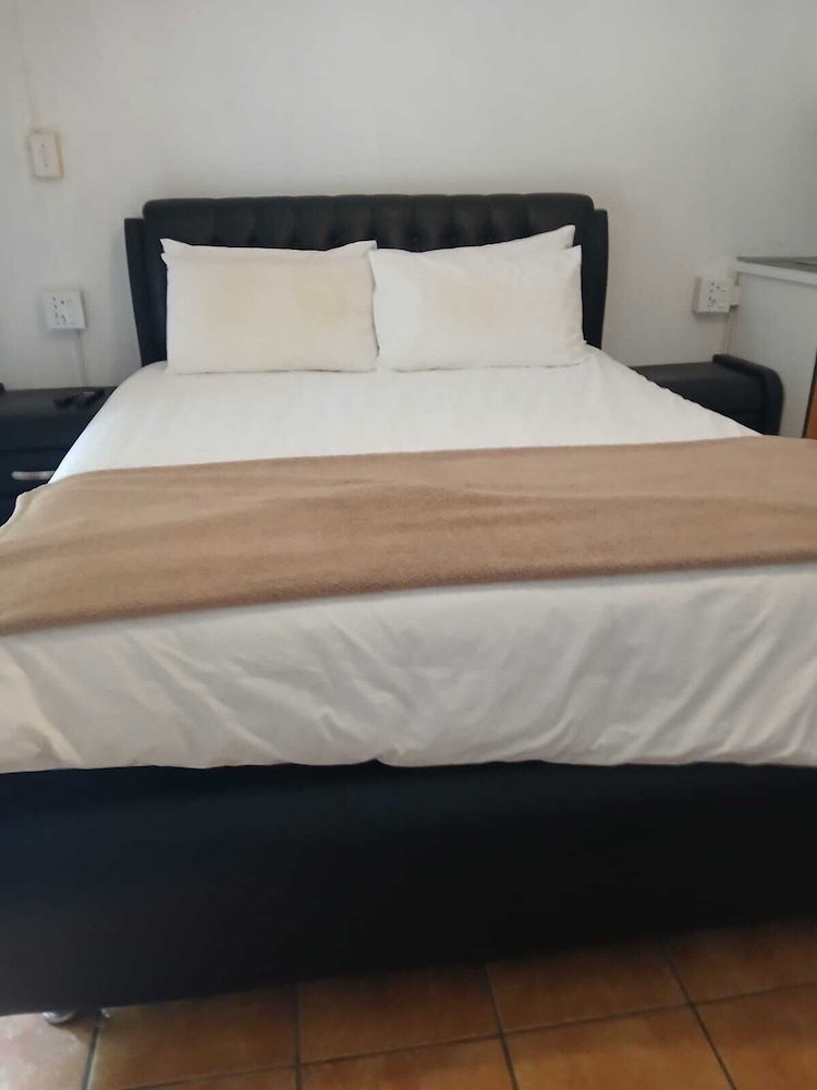 Oaktree Guest House