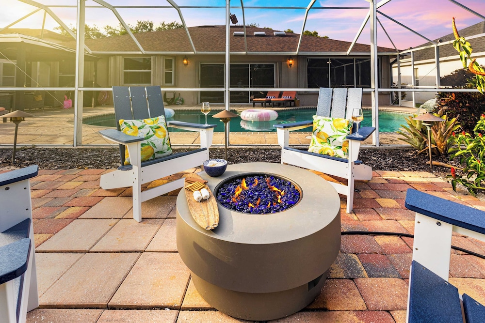 Private Pool, Firepit, Game Room Mins to Beaches + Community Amenities Casa Solara by Avantstay