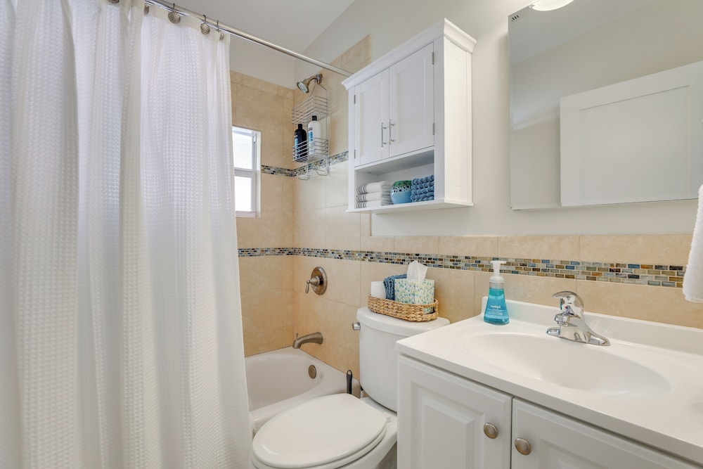 Walk to Beach: Pet-friendly Oasis on Manasota Key!