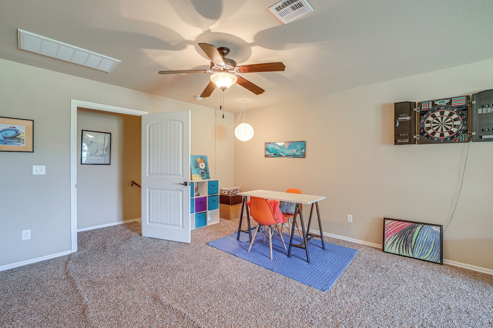Tulsa Area Retreat w/ Trail Access + Private Patio