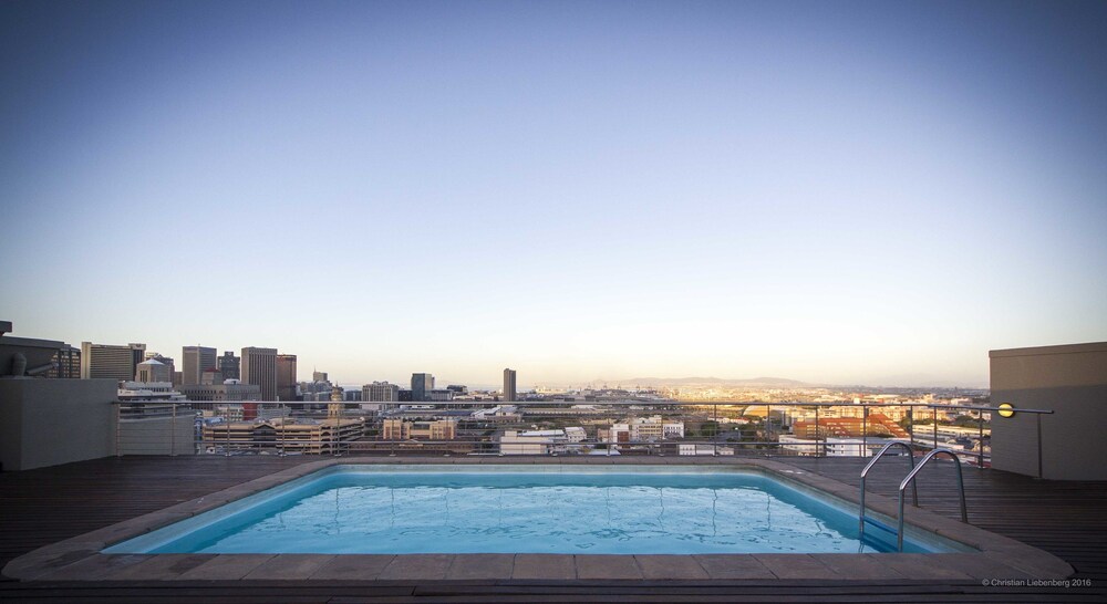 High-end city center studio with Views