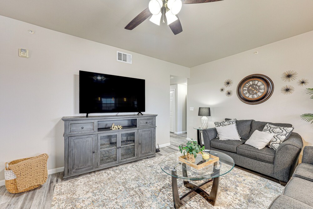 3 Mi to Hospitals: Stylish Condo in San Antonio!