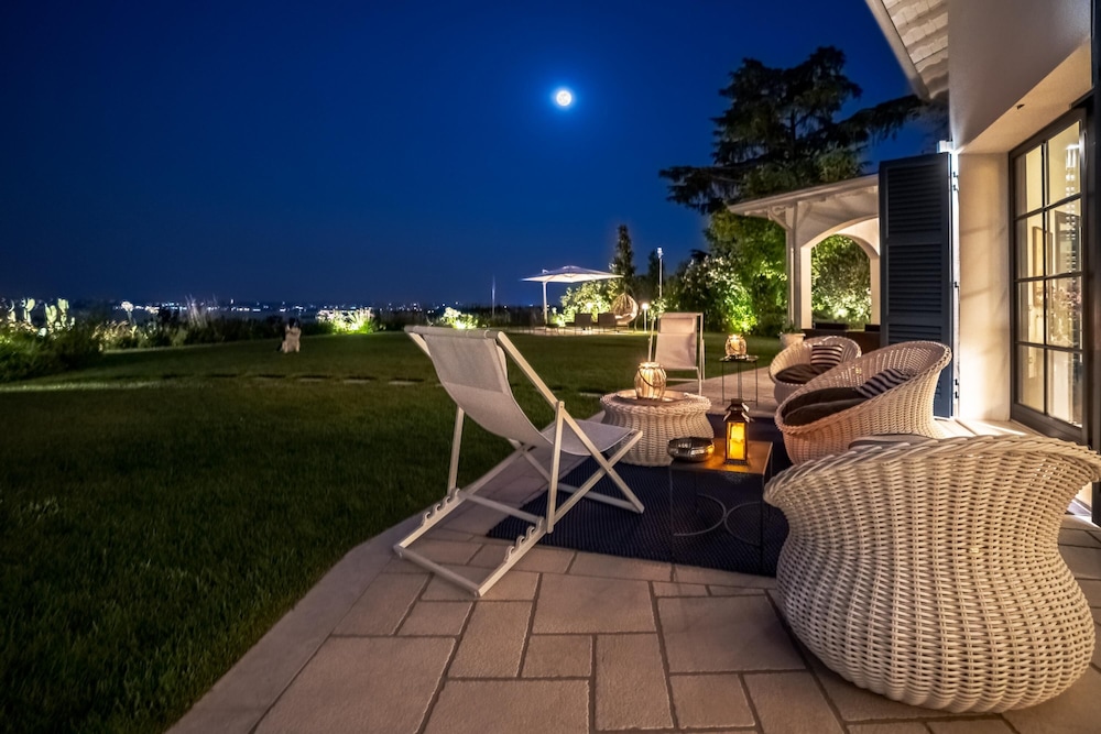 Charming Green and Blue Villa by Wonderful Italy