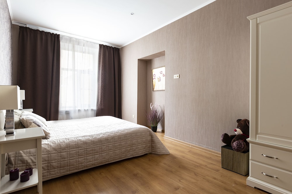 Home4day Central Apartment on Nevsky Prospekt