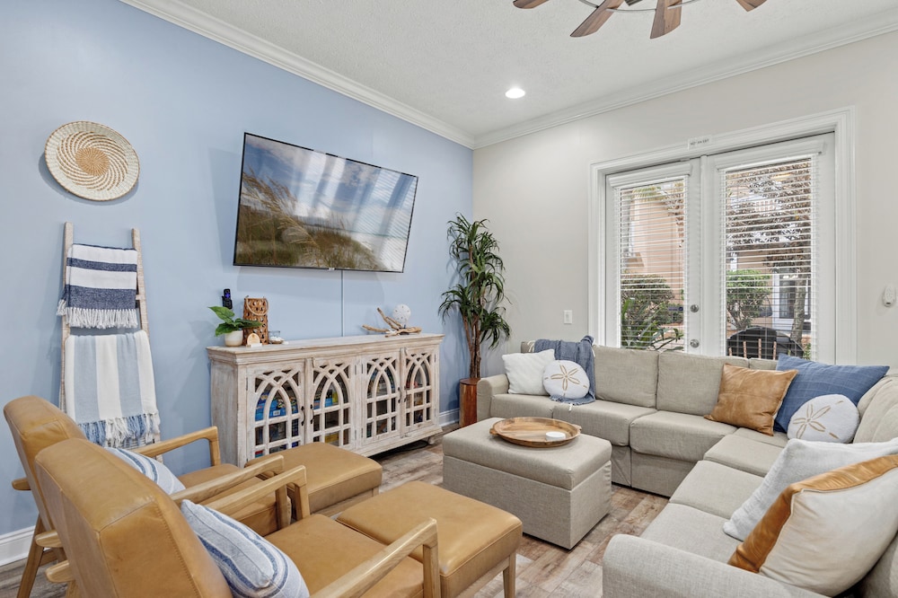 Escape to Sand Dollar Holler: Coastal Retreat, 3 Beds, 2.5 Baths, Sleeps 10!