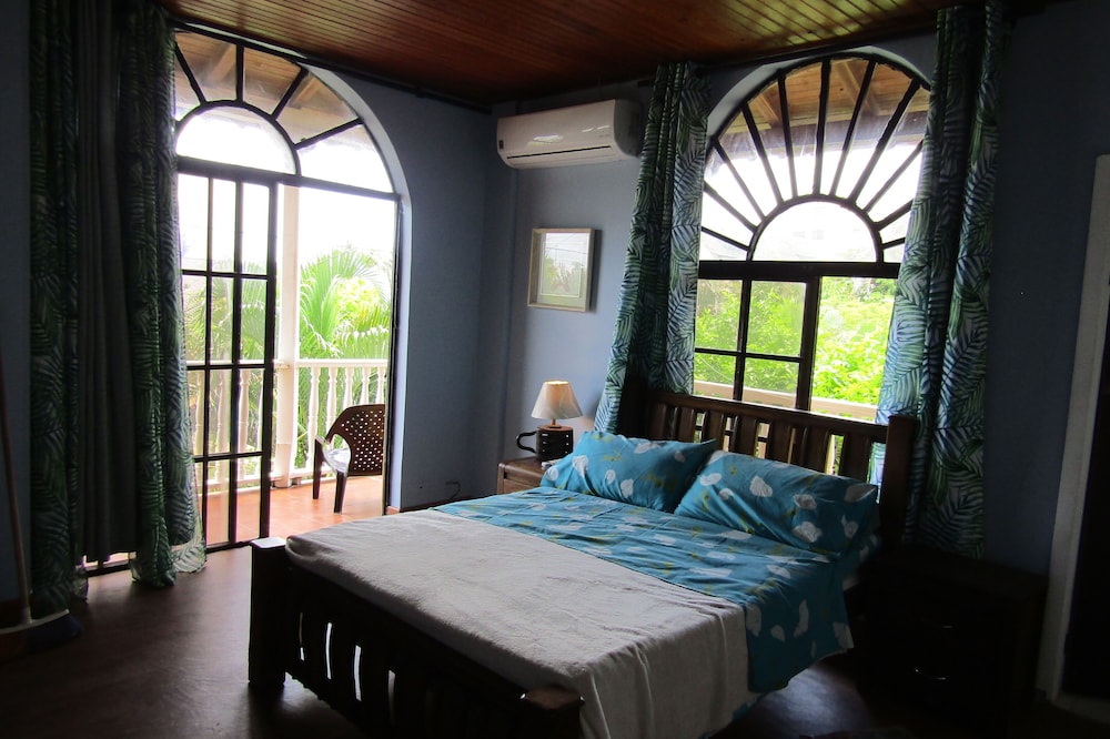 Comfortable Room With Balcony 5 Minutes Walk From the Main Beach