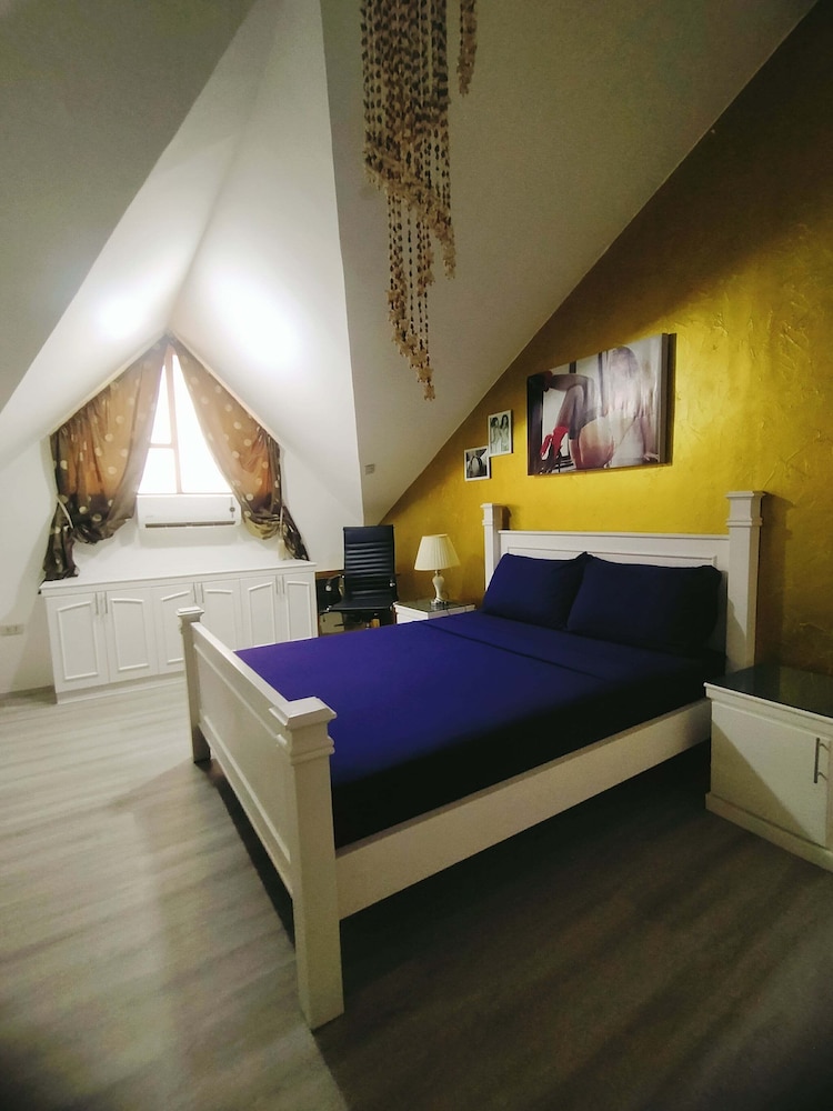 Kandi Suites 2BR with private Jacuzzi