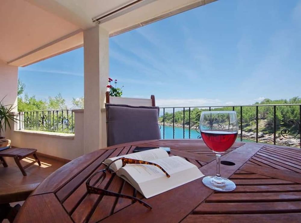 Blissful Bay Apartments Vrboska