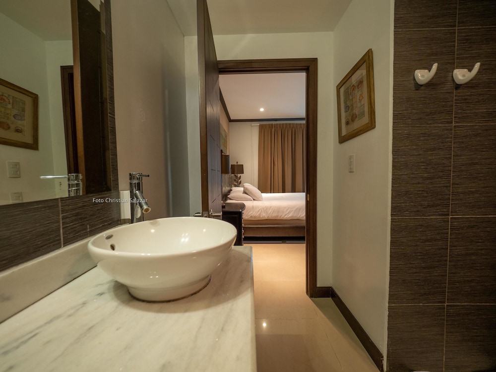 Condominio Diamante del Sol by CRHR