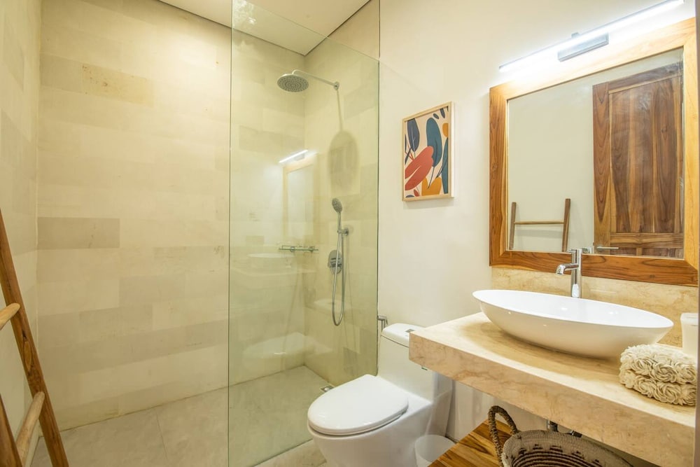 Breeze Opulent 6 BR in With Ocean View 5 Mins to Savaya
