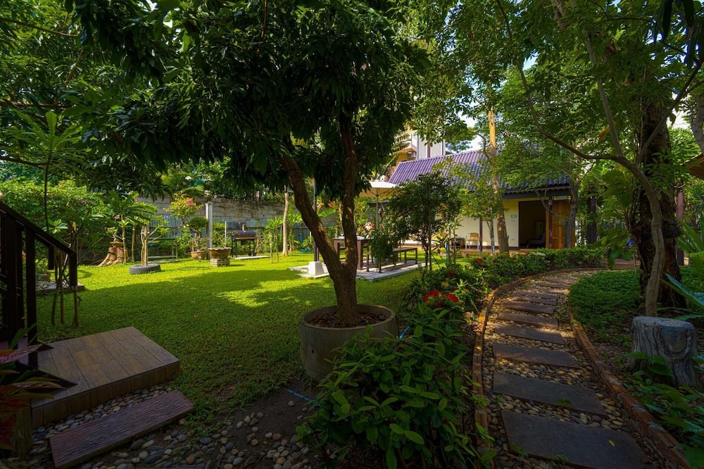 Fantastic Resort Near Town Location BS88