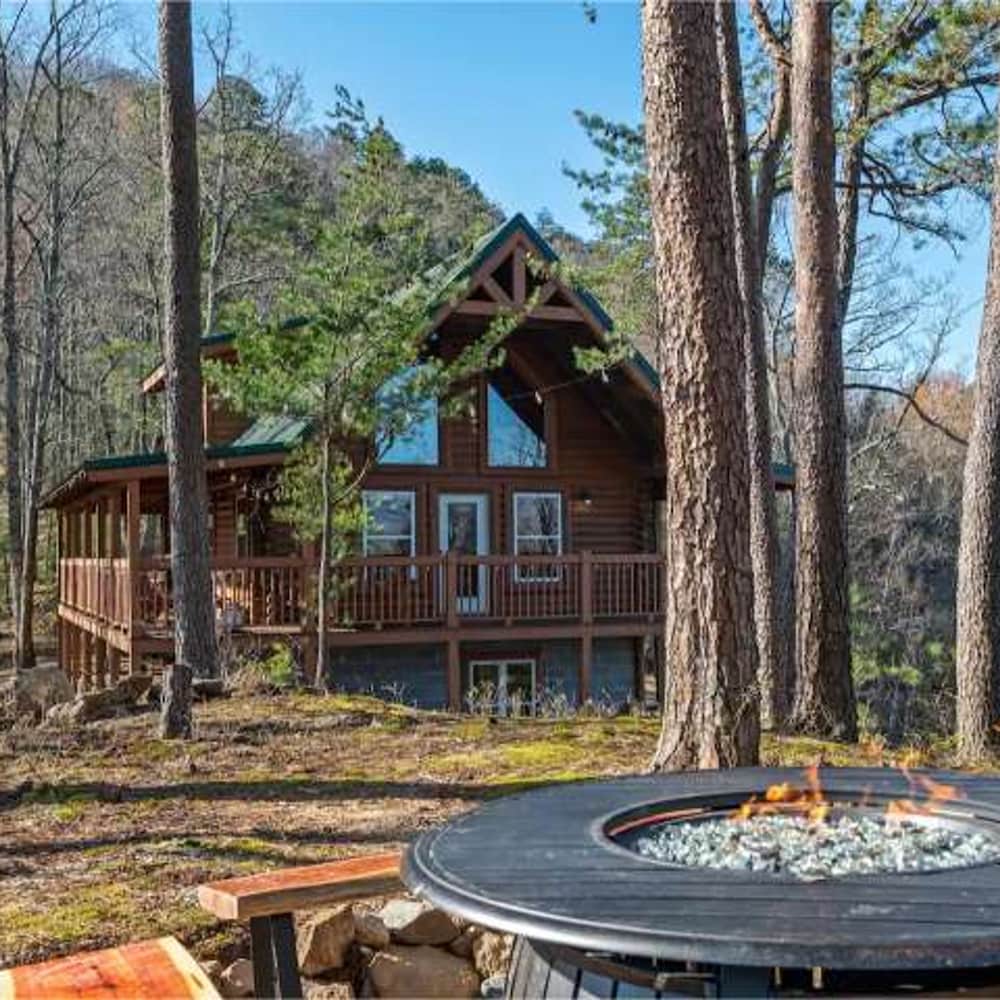 Spectacular Secluded Fire Pit Arcade Jacuzzi view 4