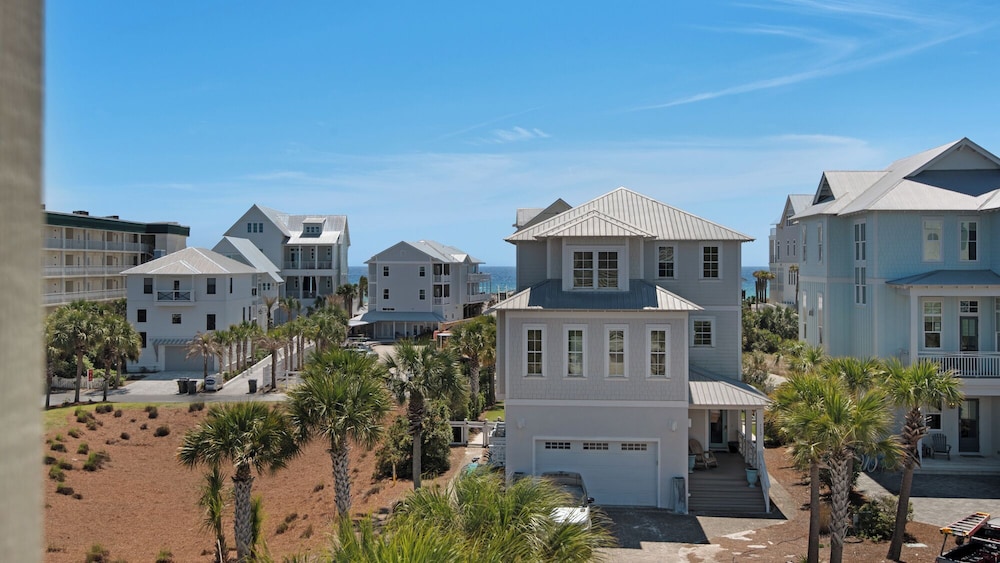 5BR Sleeps 14 in Seagrove Beach, Golf Cart, 6 Bikes, Pool + Free Attractions!