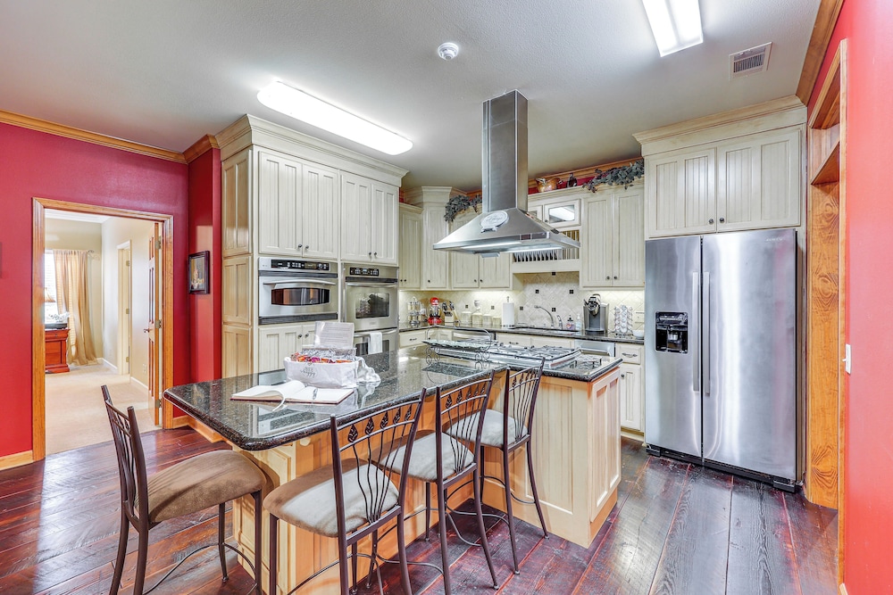 Private Dock: 'the River House' in Heber Springs!