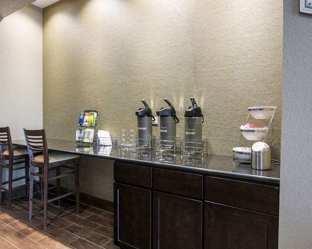 Sleep Inn Suites Fort Dodge - Property Image 11