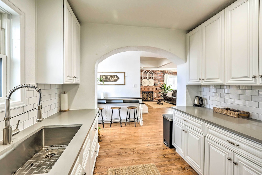 Denver Townhome: Great Distance to Downtown!