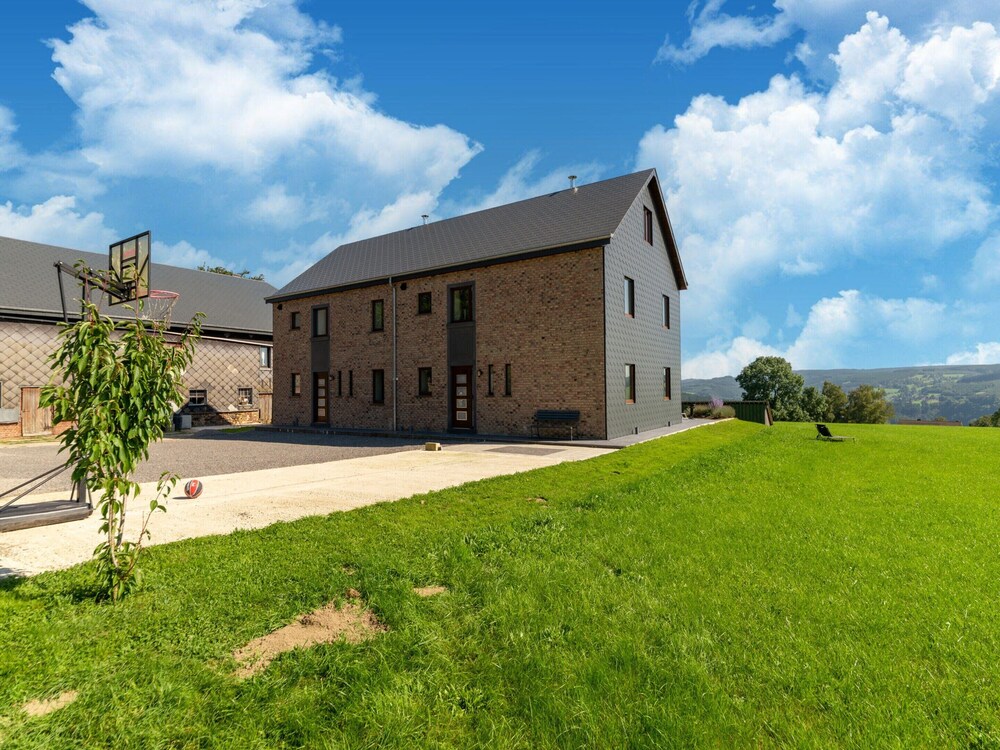 Spacious Getaway Near Spa F1