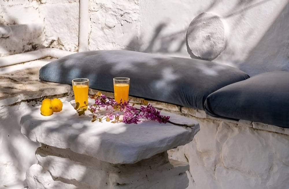 2-bed Home in Kolivata - Sleeps 4 - Wifi - Parking