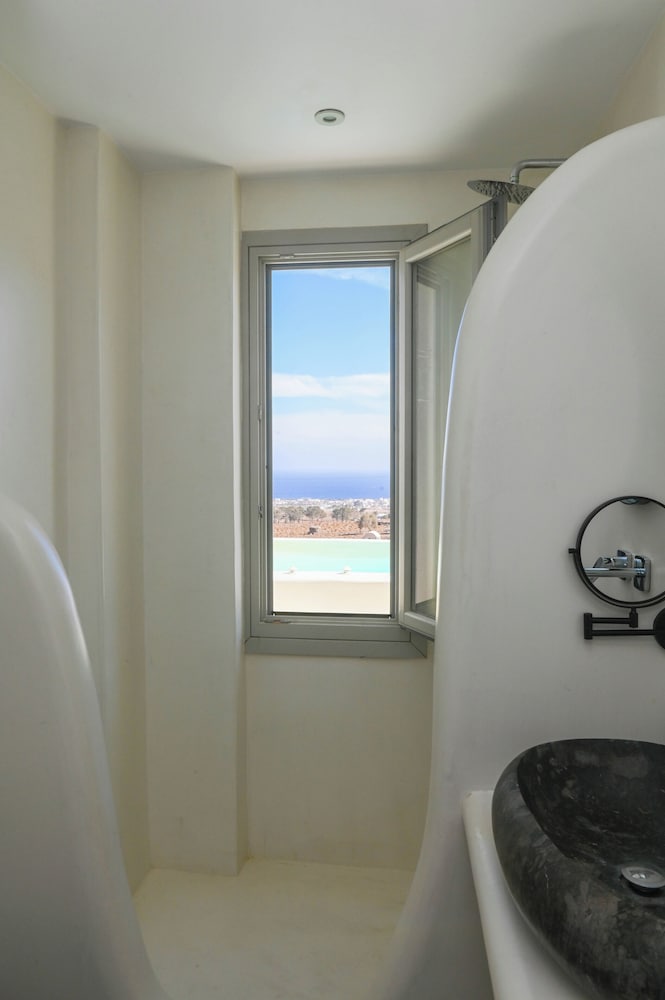 MAEVA Santorini Suites