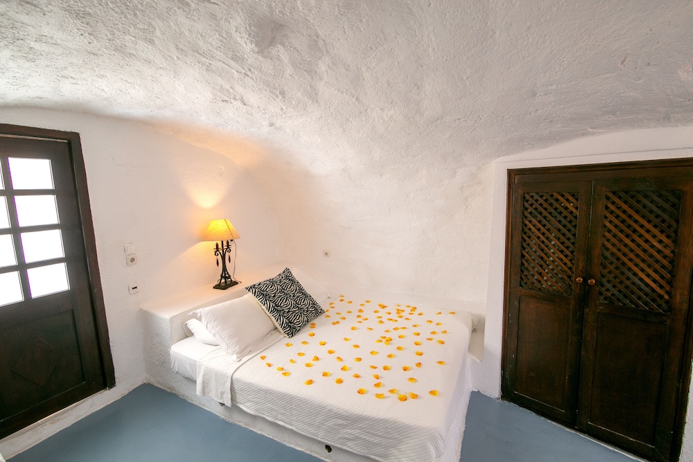 Alexander's Suites