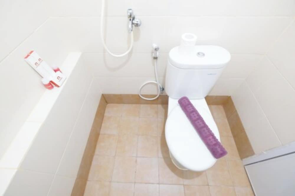 Bassura City Apartment Connect to Swimming Pool view 3