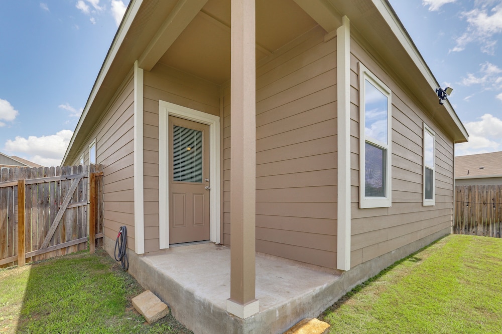 Pool Access: Family Home w/ Yard Near Lackland AFB