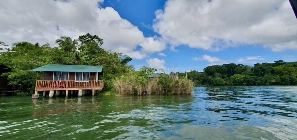 Hotel Catamaran - Property Image 2