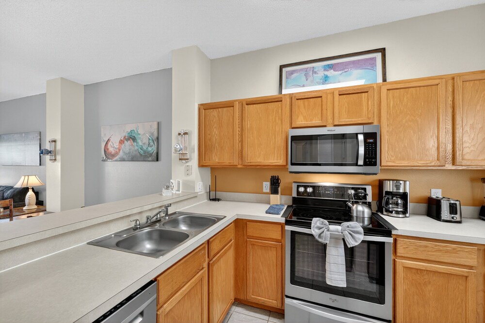 Modern Kissimmee Townhouse Near Disney 3 Bedroom Townhouse